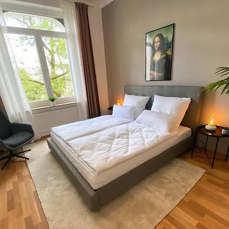 Modernes Nahe Messe Und Arena Duesseldorf Apartment